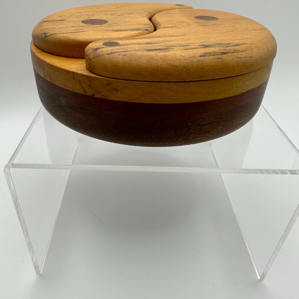 Vintage James Bateman signed yin-yang wooden jewelry box. - Picture 5 of 10